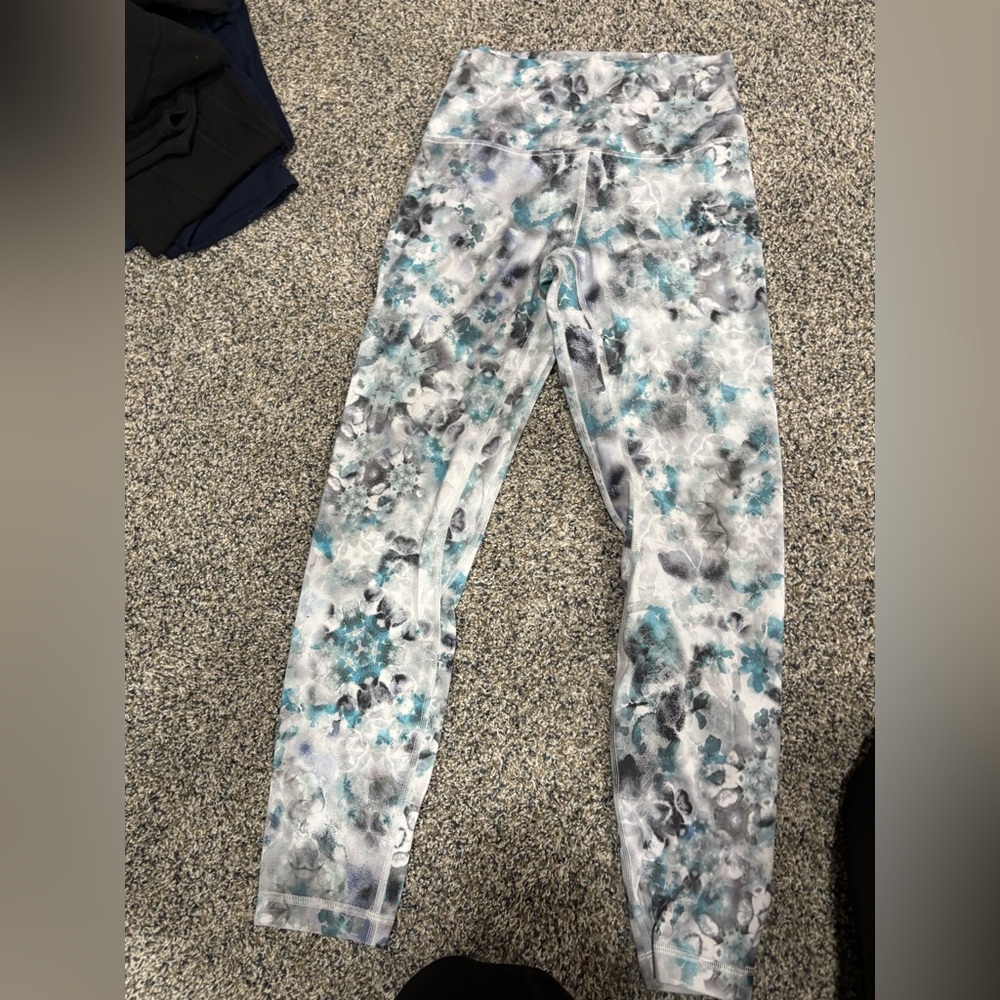 Lululemon: Size 6 leggings